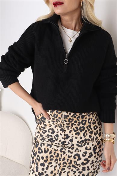 Siyah Dik Yaka Fermuarlı Kazak