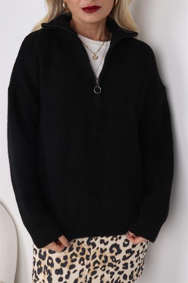 Siyah Dik Yaka Fermuarlı Kazak