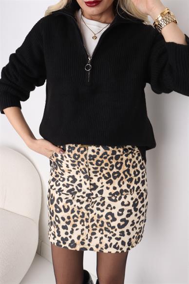 Siyah Dik Yaka Fermuarlı Kazak