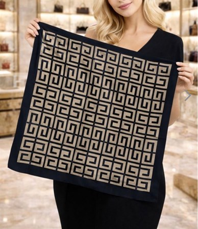Siyah Monogram Desen Şal(90*90)