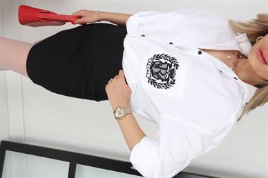 Siyah Nakışlı Beyaz Gömlek