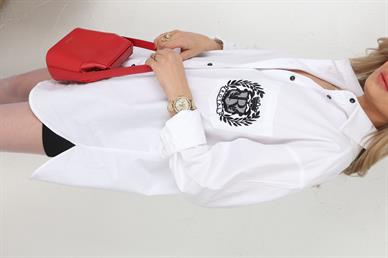 Siyah Nakışlı Beyaz Gömlek