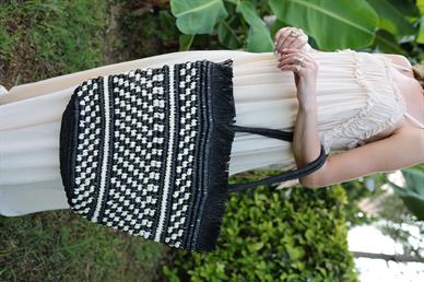 Siyah Püsküllü Hasır Çanta