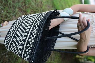 Siyah Püsküllü Hasır Çanta