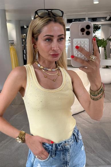 Taş Baskılı Havuz Yaka Sarı Fitilli Atlet