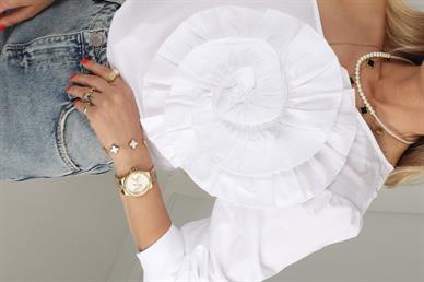 Tek Omuz Gül Detay Tasarım Beyaz Gömlek