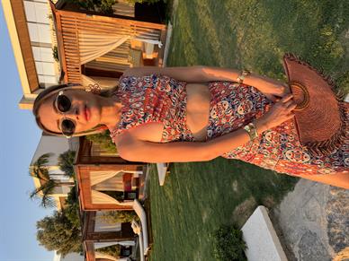 Turuncu Karışık Desenli Dekolteli Tasarım Elbise