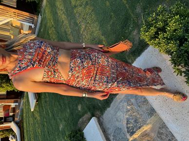 Turuncu Karışık Desenli Dekolteli Tasarım Elbise