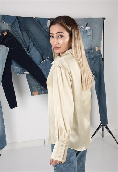 V Yaka Bal Rengi Saten Gömlek