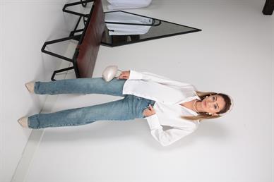 V Yaka Beyaz Saten Gömlek