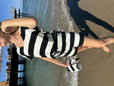 V Yaka Çizgili Şortlu Triko Takım