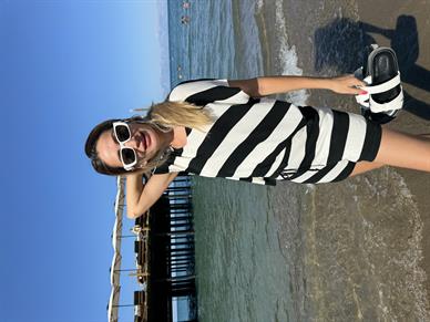 V Yaka Çizgili Şortlu Triko Takım