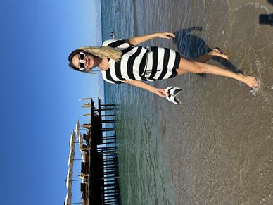 V Yaka Çizgili Şortlu Triko Takım