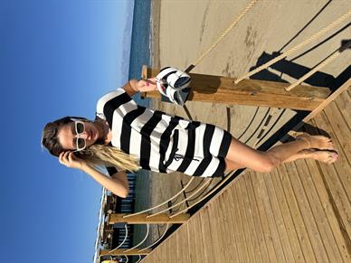 V Yaka Çizgili Şortlu Triko Takım