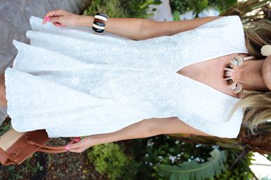 V Yaka Kolsuz Vatkalı Beyaz Elbise