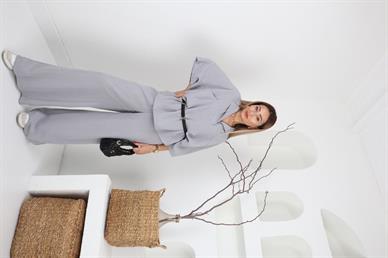 V Yaka Kolyeli Gri Pantolon Takım