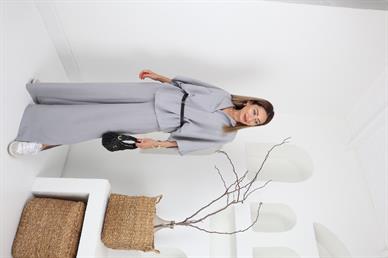 V Yaka Kolyeli Gri Pantolon Takım