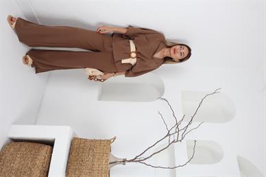 V Yaka Kolyeli Kahve Pantolon Takım