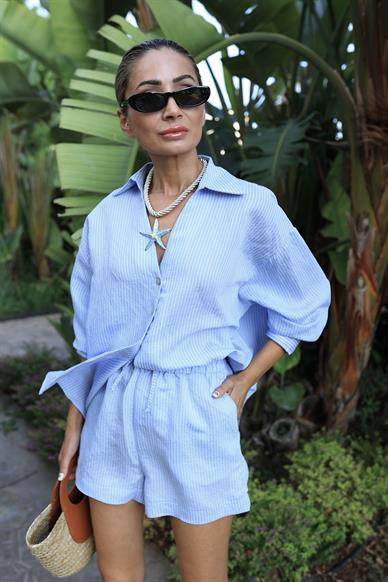 V Yaka Mavi Çizgili Şortlu Takım