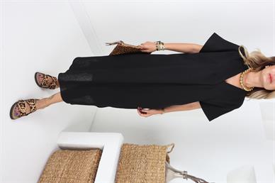 V Yaka Siyah Keten Elbise