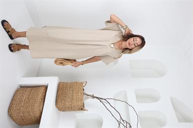 V Yaka Taş Renk Keten Elbise