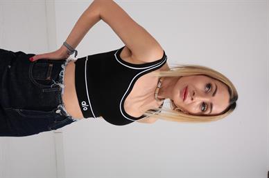 Yaka Detay Nakışlı Siyah Crop