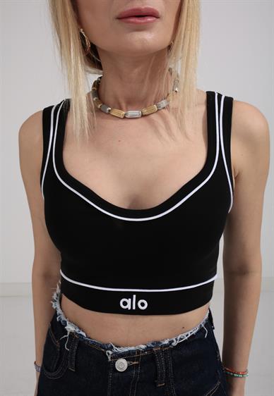 Yaka Detay Nakışlı Siyah Crop