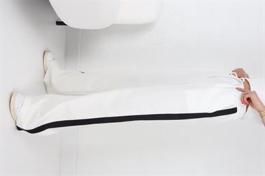 Yanları Şeritli Bağcıklı Beyaz Pantolon