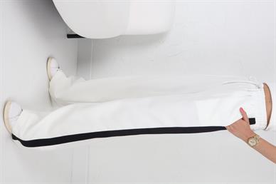 Yanları Şeritli Bağcıklı Beyaz Pantolon