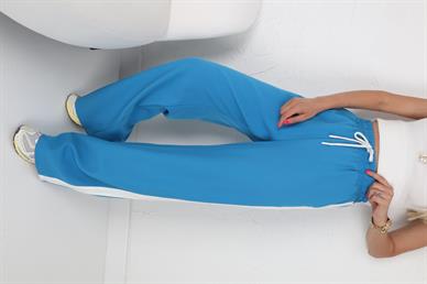 Yanları Şeritli Bağcıklı Mavi Pantolon