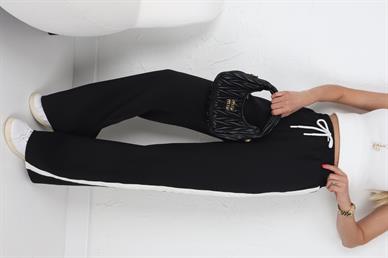 Yanları Şeritli Bağcıklı Siyah Pantolon