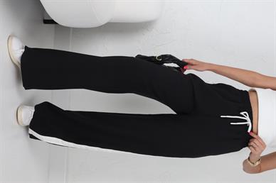 Yanları Şeritli Bağcıklı Siyah Pantolon