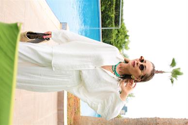 Yarasa Kol Beyaz Şalvar Kesim Gömlekli Takım