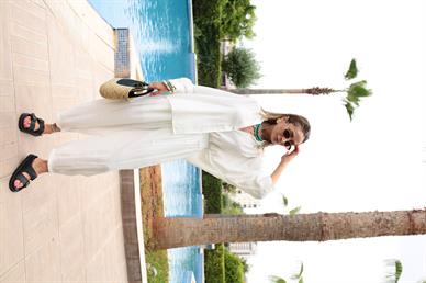 Yarasa Kol Beyaz Şalvar Kesim Gömlekli Takım