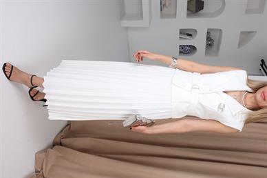 Yelekli Eteği Diliseli Beyaz Elbise