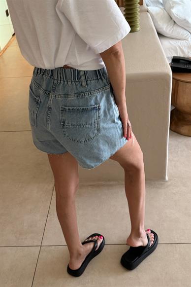 Yırtıklı Buz Mavi Denim Şort