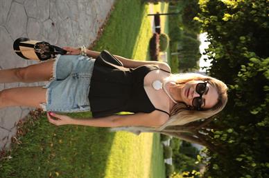 Yırtuk Detay Yıkamalı Denim Şort