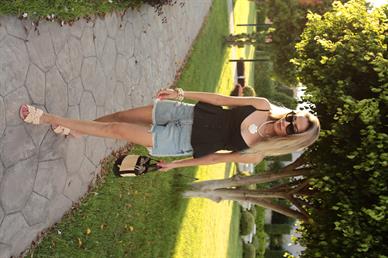 Yırtuk Detay Yıkamalı Denim Şort