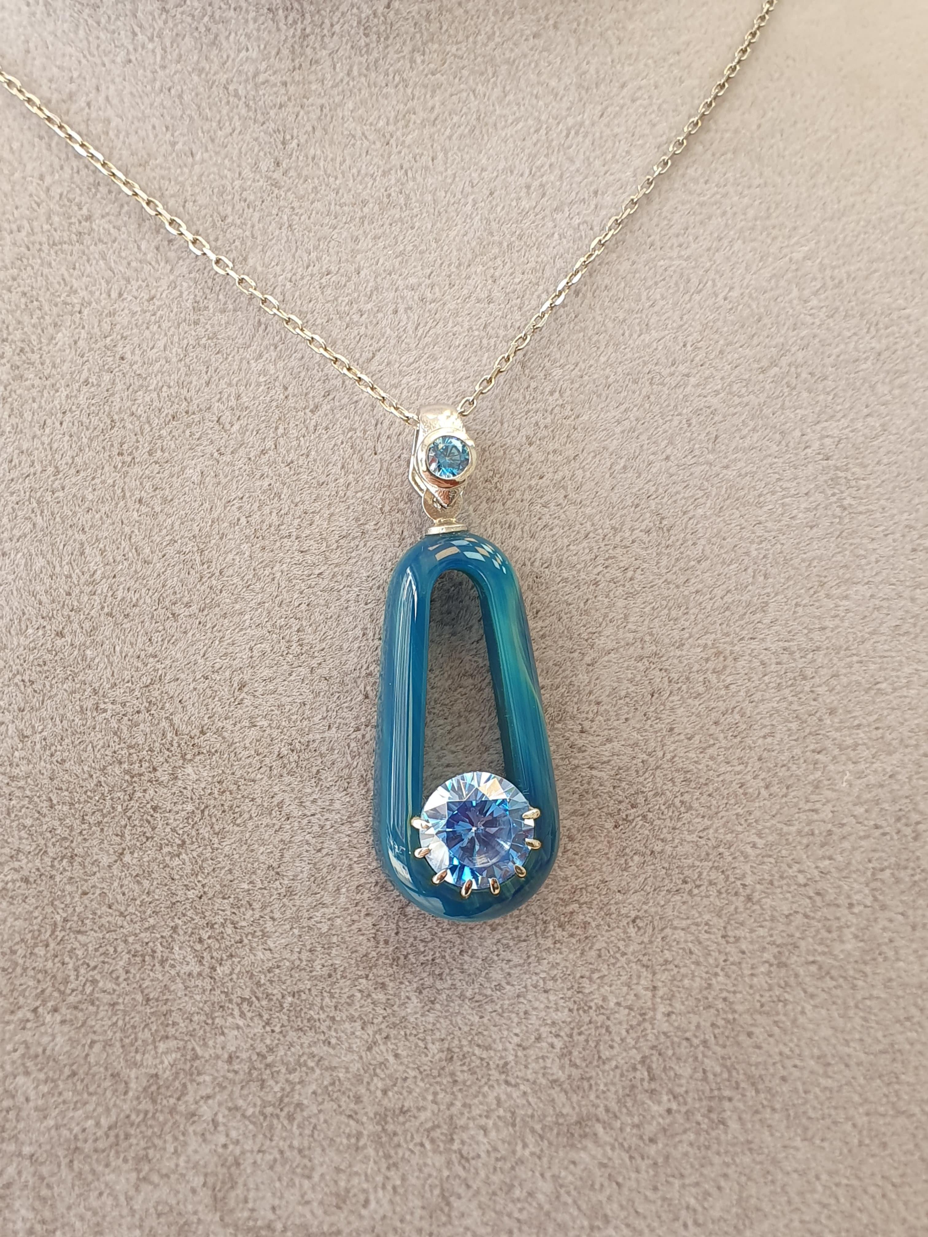 Bakalit Sıkma Kehribar Gümüş Kolye ( 8 mm Zirkon Taşlı )