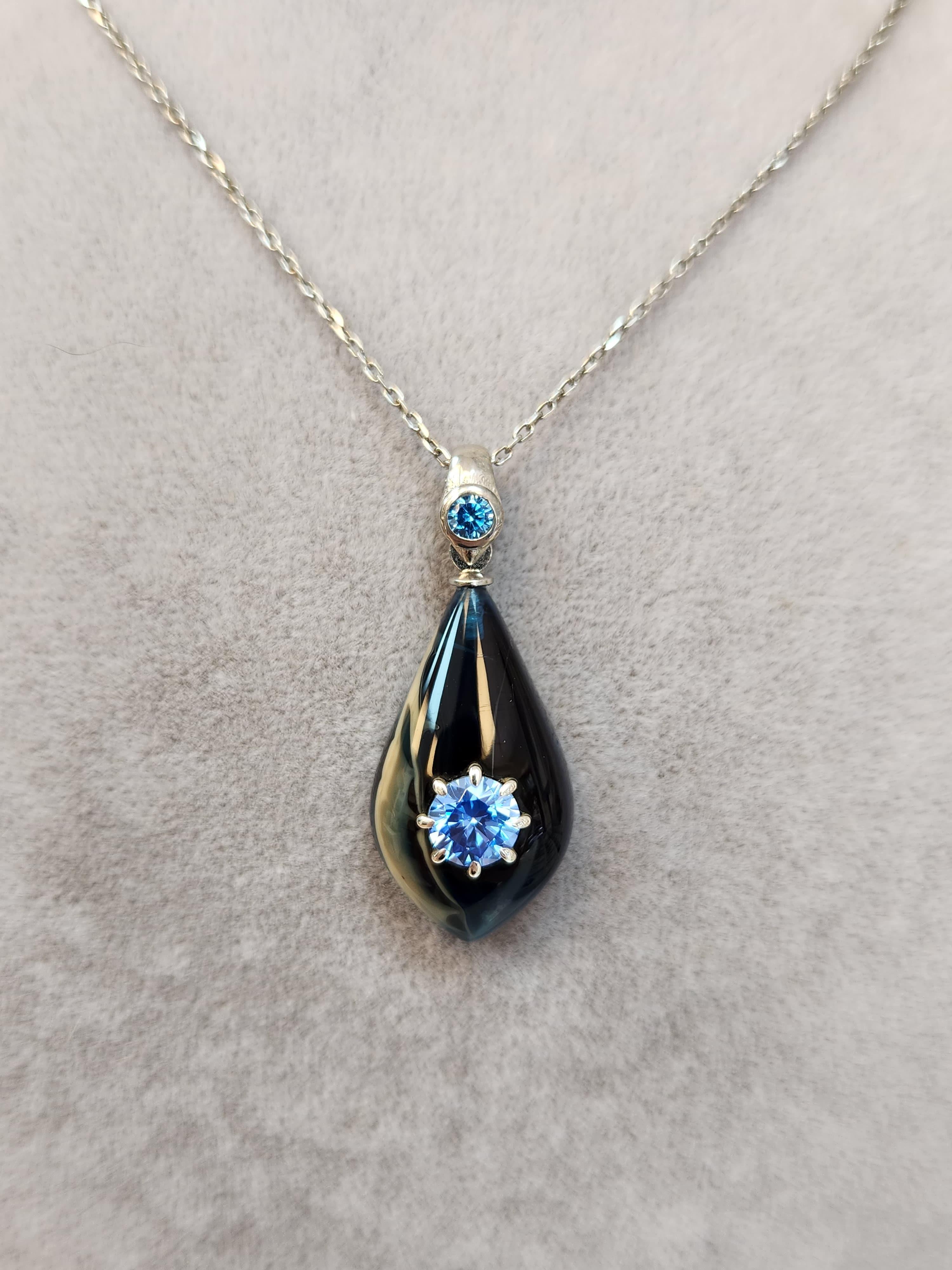 Zirkon Taşlı Bakalit Sıkma Kehribar Gümüş Kalp Kolye (6mm zirkon taşlı)