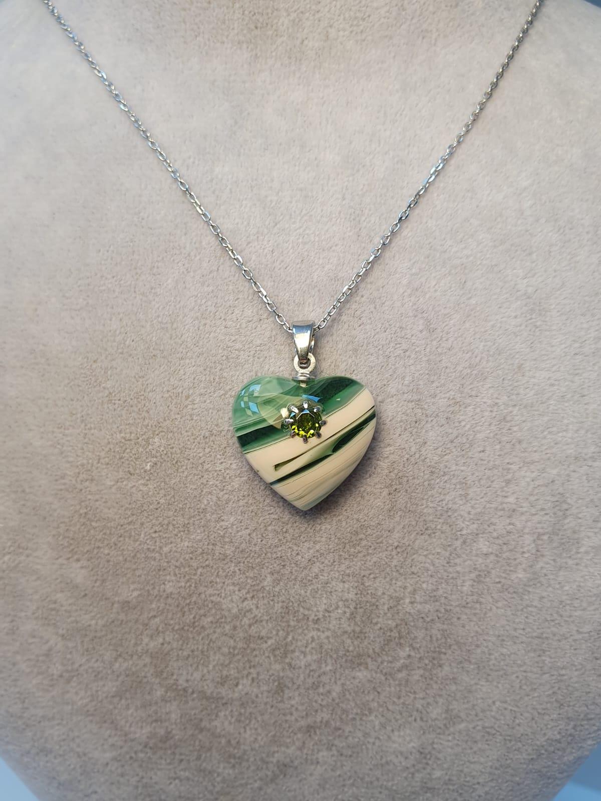 Zirkon Taşlı Bakalit Sıkma Kehribar Gümüş Kalp Kolye (4mm zirkon taşlı)