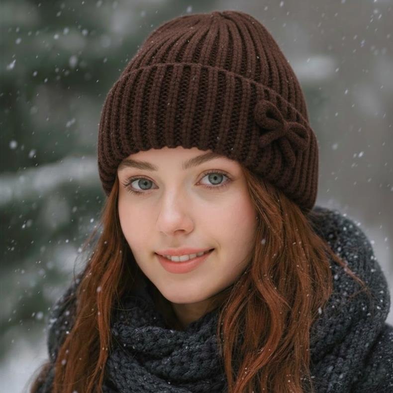 Dalmaç Kahverengi Fiyonk Detaylı Kadın Bere - Yumuşak Dokulu Sıcak Tutan Kışlık Bere