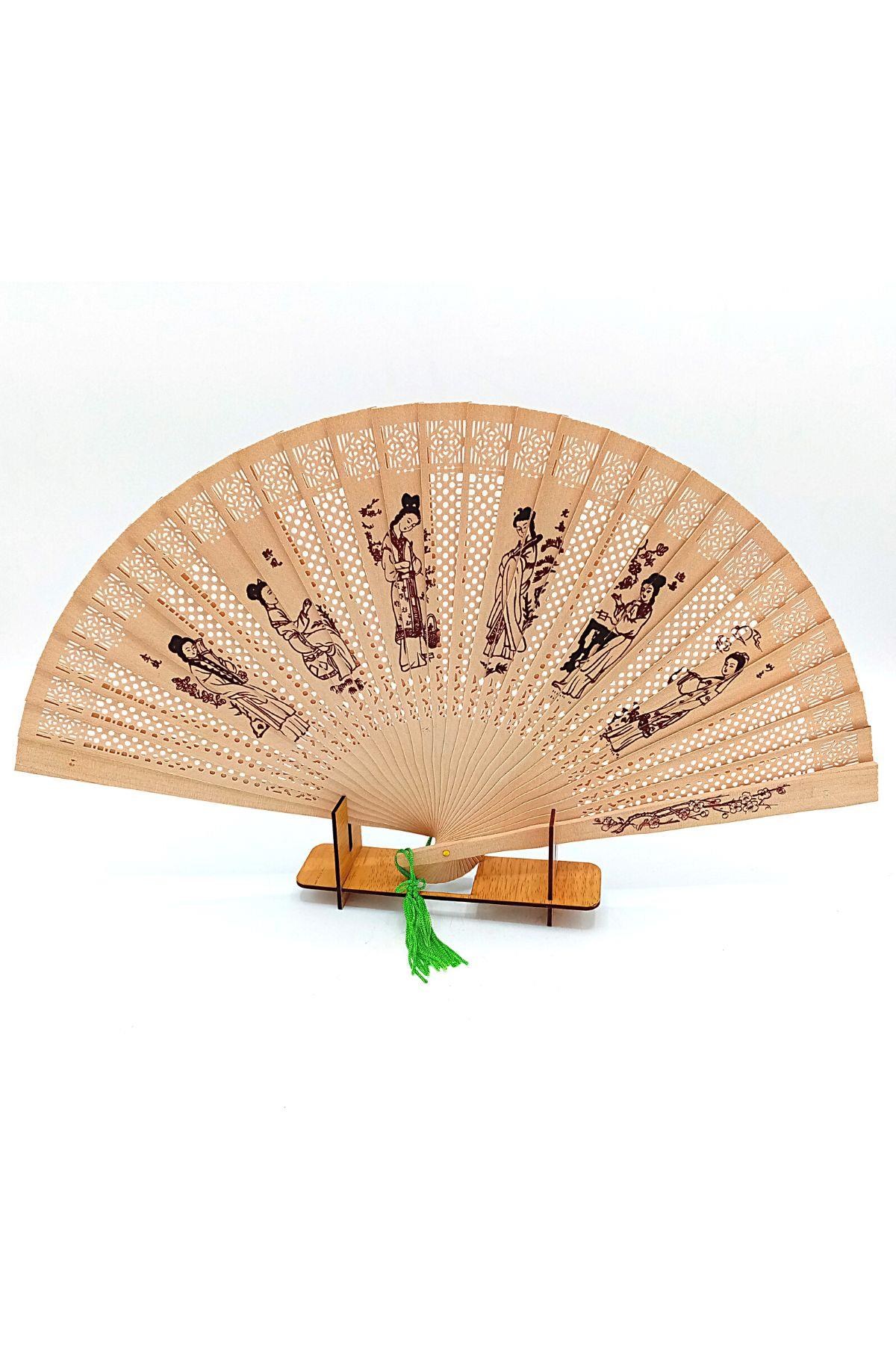 JaponyaDünyadan HediyelerDNY-HD100291Keskin Hediyelik Eşya Ve TekstilJapon Geyşa Figürlü Ahşap Yelpaze 40cm