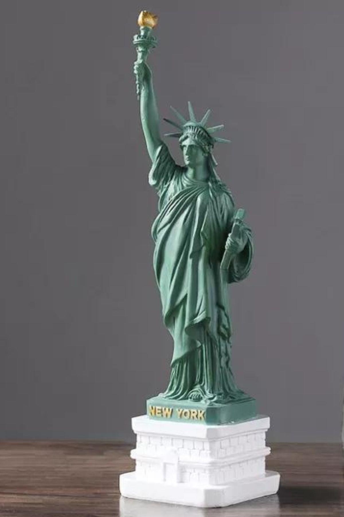 Amerika Birleşik DevletleriDünyadan HediyelerDNY-HD100293Keskin Hediyelik Eşya Ve TekstilABD New York Özgürlük Heykeli Reçine 26 cm