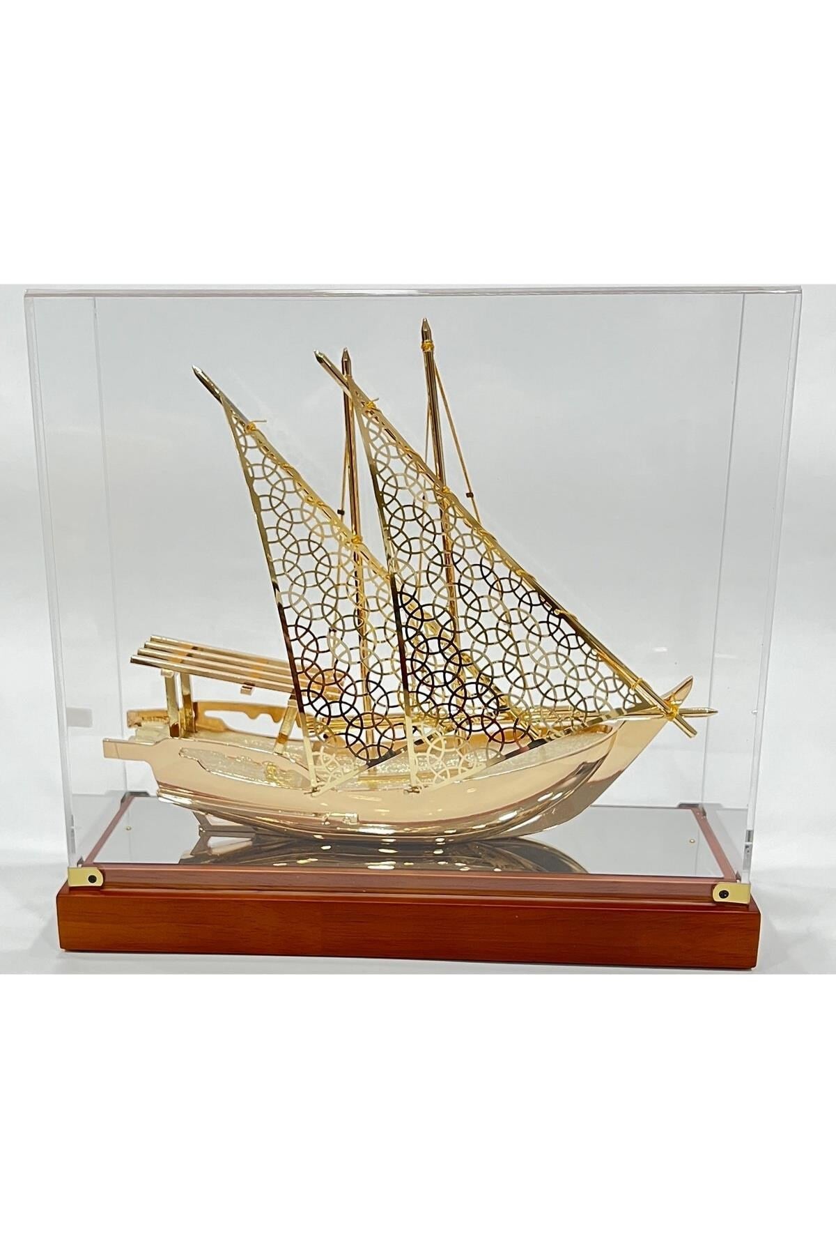 KatarDünyadan HediyelerDNY-DH3364Keskin Hediyelik Eşya Ve TekstilPirinç Yelkenli Gemi Altın Kaplama Katar Dhow Teknesi Kutulu 29cm No.1