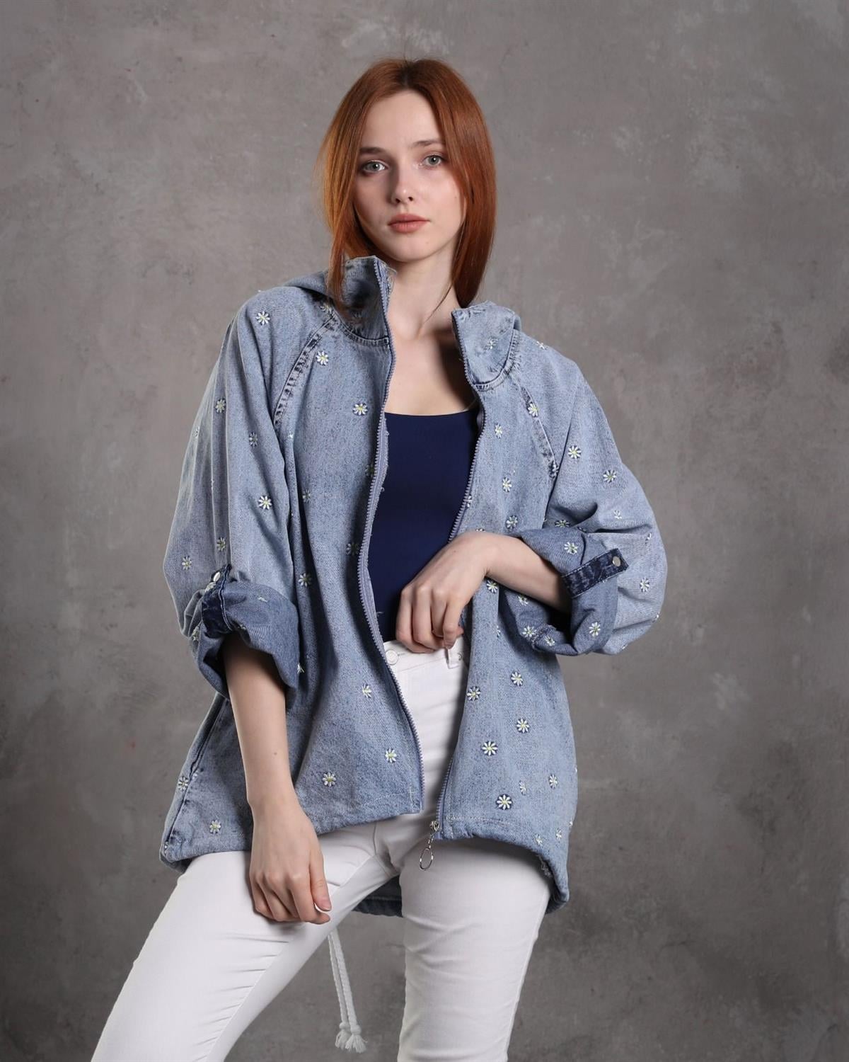 Kalın Denim Kumaş Papatya Nakışlı Arkası Uzun Salaş Denim Ceket Buz Mavi