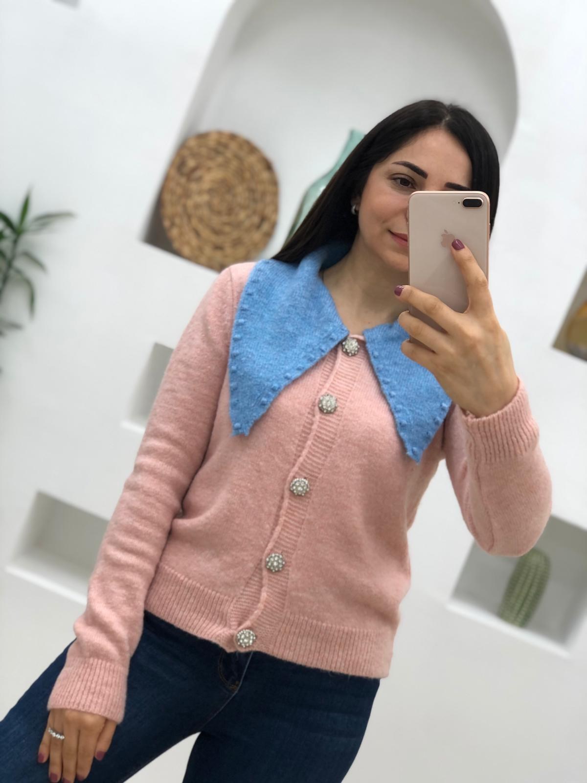 Önü Düğmeli Yakası Mavi Kazak-Pembe