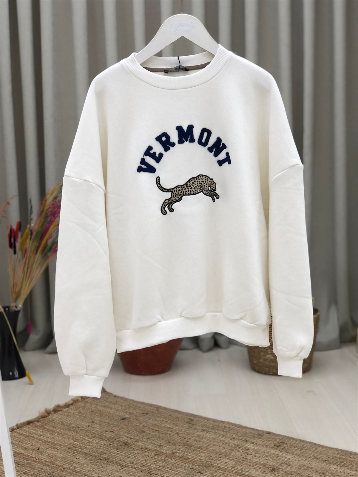 Önü Kaplan Nakışlı Salaş Sweatshirt-Ekru