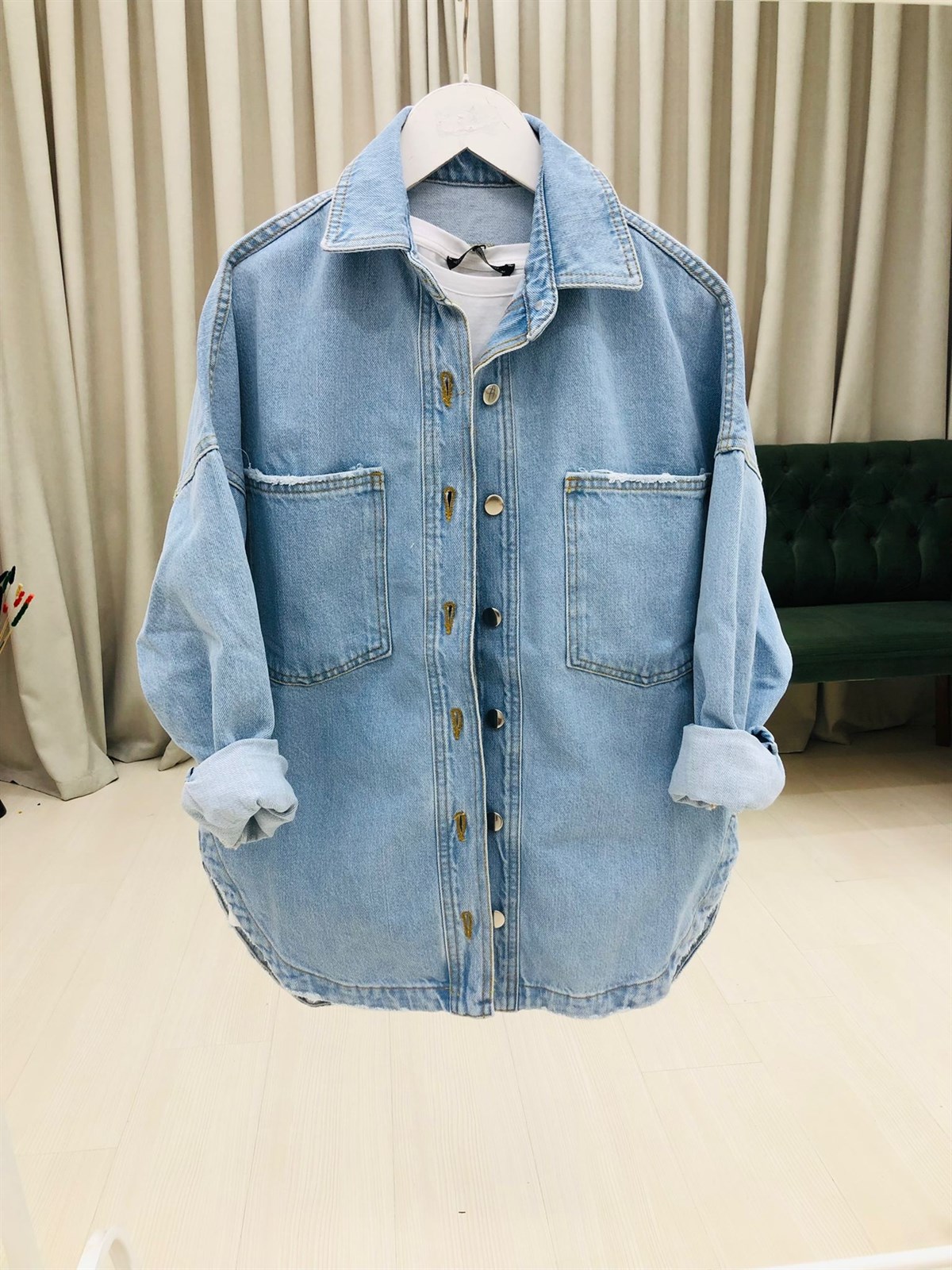 Alt Kısmı Oval Cepli Düğmeli Denim Ceket-Buz Mavi
