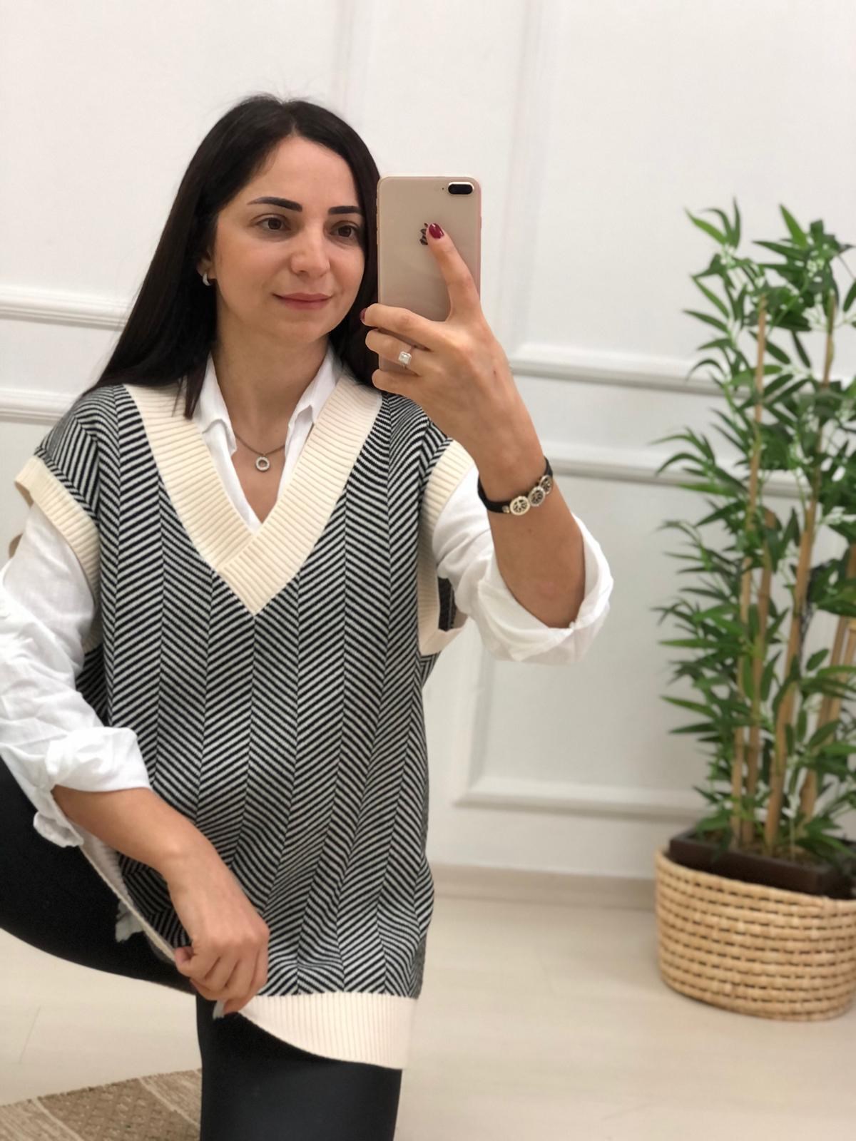 Çizgili V Yaka Süveter-Ekru